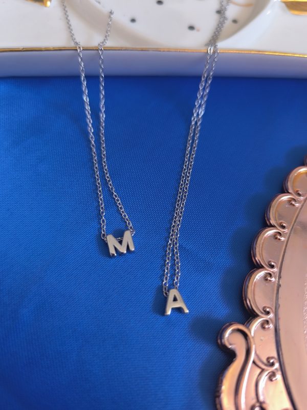 Collar con Inicial Lisa